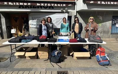 Material bilketa solidarioak egin dituzte