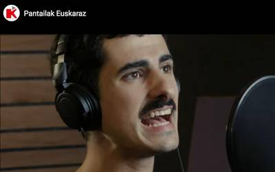 Tomas Lizarazuk parte hartu du Pantailak Euskaraz ekimenaren abestian