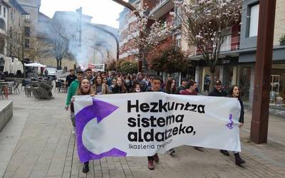 Euskarazko hezkuntzaren alde kalea hartzera deitu du Ikamak
