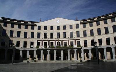 Terrorismoaren biktimak omentzeko plaka jarriko du Laudioko Udalak
