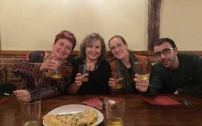 Iturrieta sagardotegian izan dira euskara ikasleak