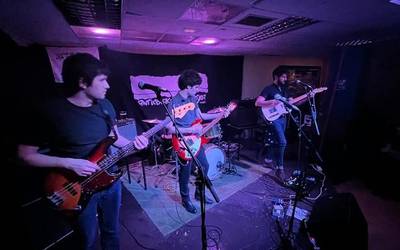 Folk, rock eta pop ukitua duten melodia gozoak