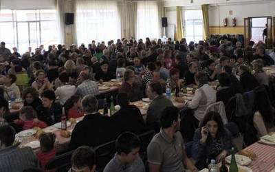 Apirilaren 15ean kantu bazkaria antolatu du Leitzako  Aurrera Dantza Taldeak