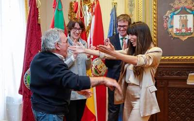 Julio Roca eta Almudena Ciden ibilbidea aitortu du Gasteizek