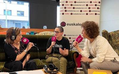 900 mintzakide biltzen dira taldeka astero Iruñerrian
