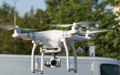 Drone bidezko plataforma batek merkataritza trukea bultzatzen lagunduko lukeela uste du alderdi popularrak