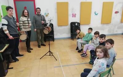 Musika eskolako instrumentuak probatzeko aukera