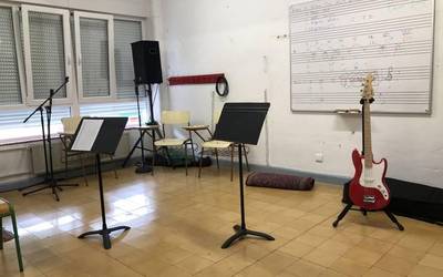 Musika taldeendako lokala aukeran, musika eskolan
