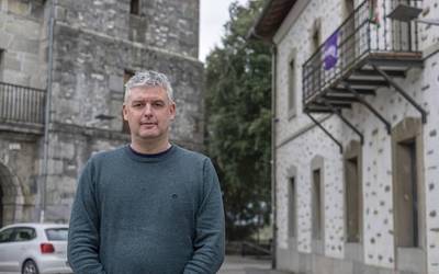 Gurutzetako Ospitalea udalerriko zenbait kontzejuetako erreferentziazko ospitale izaten jarraitzea eskatu dio Gentza Alamillok Osakidetzari