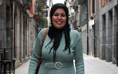 Yalila Mouhoub: "Mundu guztiko migratzaileek egiten duten bezala, bizitza hobe baten bila etorri nintzen"