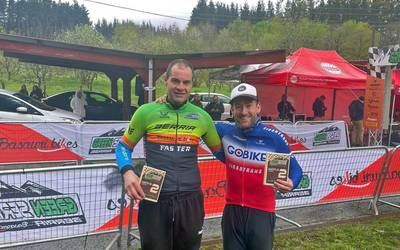 Azibar Iraolagoitia eta Iñigo Lariz euren kategoriako podiumetara igo dira Abadiñoko BTT lasterketan