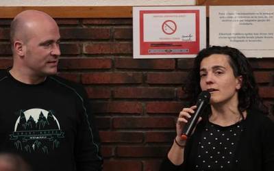 Aitor Mendiluzerekin eta Maialen Lujanbiorekin bertso afaria eginen dute Eratsunen apirilaren 15ean