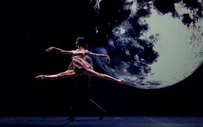 Lucia Lacarraren 'In the Still of the Night' emanaldia ikusi nahi duten zumaiarrentzat deskontuak daude
