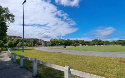 Atletismoko lasterlekua eta futbol-zelaiak berrituko ditu Gorlizko Udalak