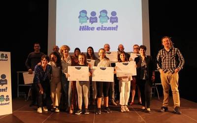 Astelehenean irekiko da II. Hike Eizan! bertsopaper lehiaketara lanak aurkezteko epea
