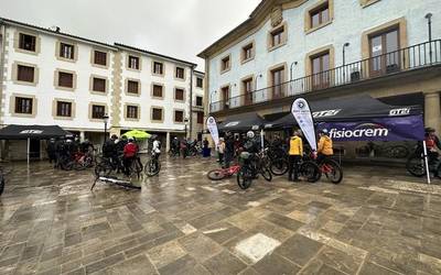 Lokatza artean ospatu dute III. enduro martxa Elgetan