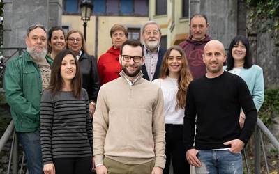 Iker Santocides alkategai, hautagaitza osoa aurkeztu du Urduñako EAJk