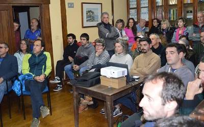 Herritarren eta ingurukoen interesa piztu du parke eolikoei buruz Arantzan egin duten solasaldiak