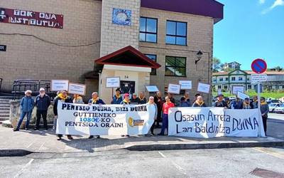 Osasun arreta eta lan baldintza duinak eskatuz elkarretaratzea egin du Baztan-Bidasoko Pentsionistak elkarteak