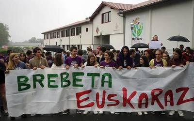 Euskalgintzak Baionan deituriko manifestaziora joateko autobusa antolatu du Arizmendi Ikastolak