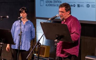 Idazleak eta musikariak irakurrita