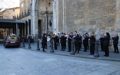 Musika doinuen artean agurtu dute Luis Lizarralde 'Ttantta' bandakide ohia