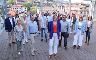 "Aniztasuna, esperientzia eta ezagutza" dituen zerrenda aurkeztu du EAJk