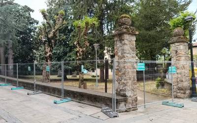 Arespakotxaga jauregiko parkea hobetzeko lanak abiatu dituzte Elorrion
