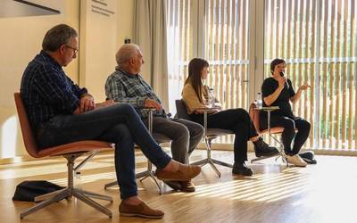 Kulturak euskal komunitatea indartzeko duen eginkizuna izan dute mintzagai MUn