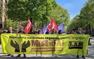 Nafarroako langabeziaren igoerak bereziki emakumeei eragiten diela salatu dute sindikatuek