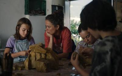 '20.000 especies de abejas'filmaren emanaldiarekin hasiko da LGTBI-fobiaren aurkako egunaren harira antolatu duten ekitaldi sorta