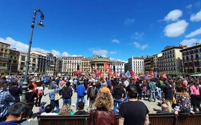 Bost manifestaziok zeharkatu dute Iruñea maiatzaren 1ean