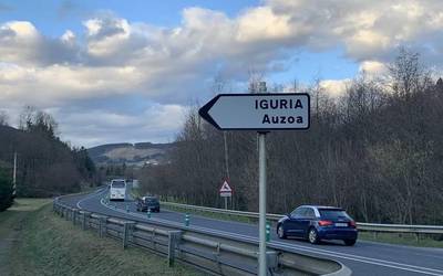 Iguriako oinezkoen segurtasuna hobetzen jarraitzeko konpromisoa hartu du Elorrioko Udalak