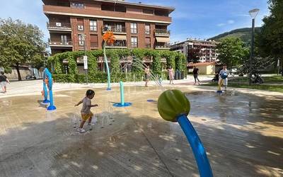 Santa Barbarako eta Villa Amparoko ur-parkeak zabaldu dituzte