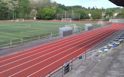 Berritze lanak amaituta, Larreako atletismo pista zabalik dago berriro