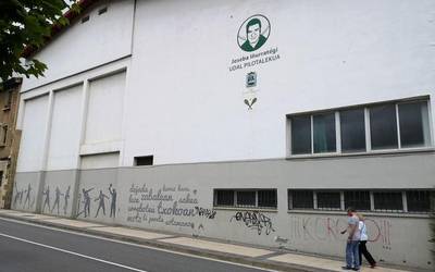Botoa ematera frontoira joan beharko dira eskoriatzarrak maiatzaren 28an