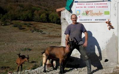 Josean Iturralde: "Ahuntz-esnearekin egindako gazta errazago digeritzen da"