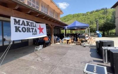 Bazkaltzeko 50 lagun inguru, eta afaltzeko aukera ere bai