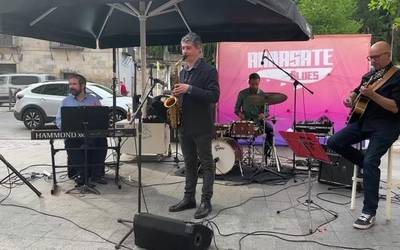 Jazz doinuek girotu dute egubakoitz arratsaldea Arbolapetan
