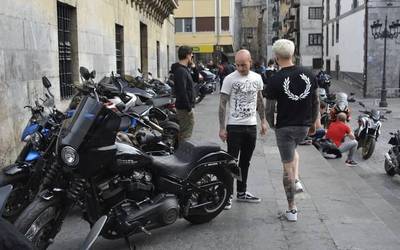 Motozaleek hartu dituzte herriko plaza eta kaleak