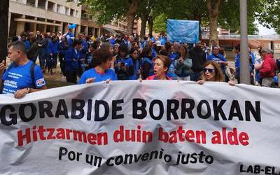 Gorabideko beharginek protestara irten dute lan hitzarmenaren negoziaketa "desblokeatzeko"