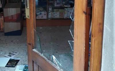 Amurrioko Libreria Sanzen lapurtu zuten pasa den astean