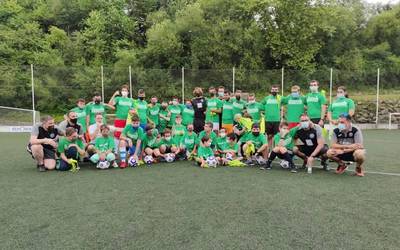 Futbol egokituko topaketa izango da larunbatean Mendibeltz zelaian