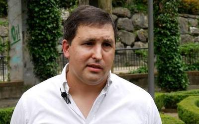 Iñigo Pedruzo Abasolo PPren alkategaiarekin solasean
