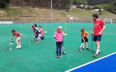 Zabalik dago Arabako Hockey Federazioak antolatutako kirol campusean izena emateko epea