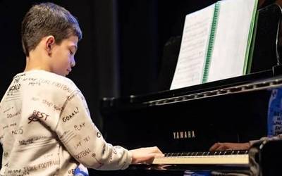Musika eskola eszenatokira