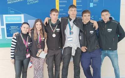 Lau dominarekin itzuli dira ALEko ikasleak EuskoSkills lehiaketatatik