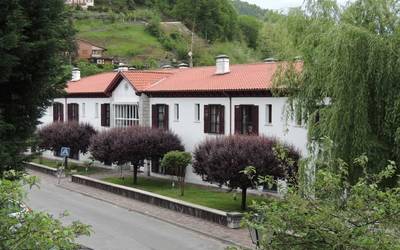 Erizain, sukaldari edo laguntzaile aritzeko lan eskaintzak egin dituzte Lesakako Andra Mari Zahar Etxean