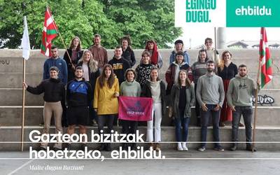 EH Bilduren aldeko gazte argazkia egin dute Baztanen