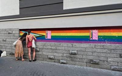 LGTBIAQ+ kolektiboko pertsonek jasaten dituzten eskubide urraketak salatu ditu Udalak adierazpen instituzional bidez